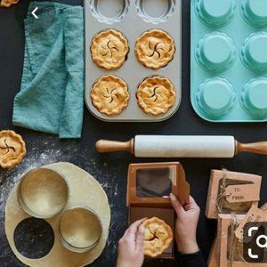 NIB Pampered Chef Mini Pie Gift Making Set